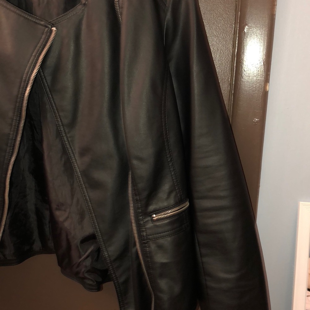 Short jacket - Picture 3 of 3